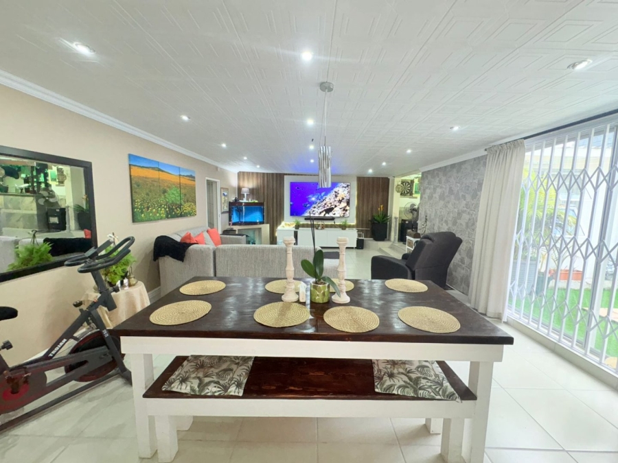 7 Bedroom Property for Sale in Sunnyridge Eastern Cape